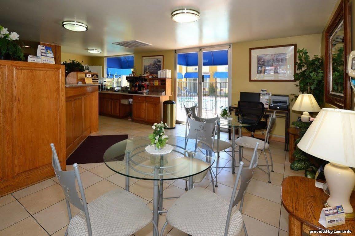 Western Canoga Park Motor Hotel 4*